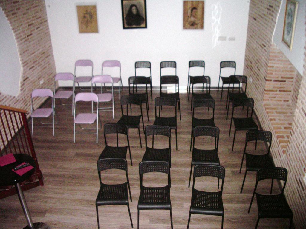 Hostel El Castillo Aninon Екстериор снимка