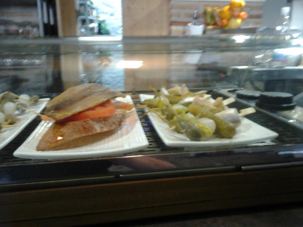 Hostel El Castillo Aninon Екстериор снимка